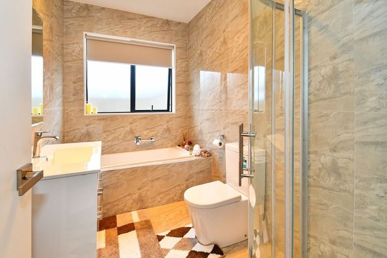 Photo of property in 15 Huahua Crescent, Papakura, 2110