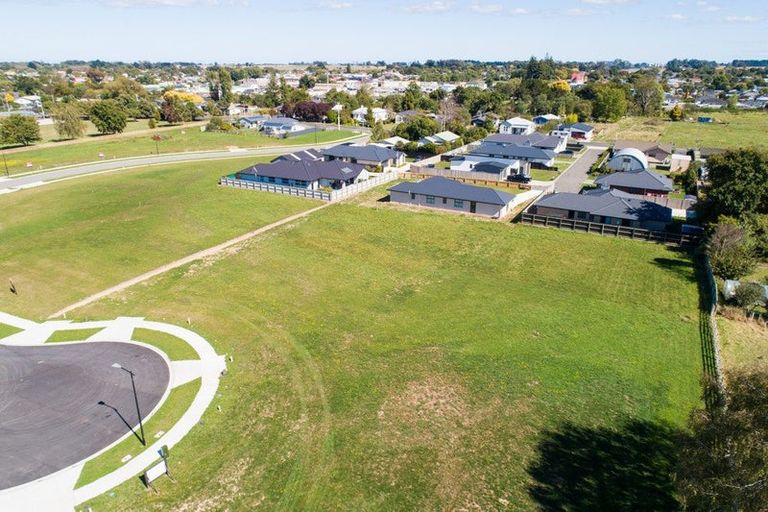 Photo of property in 21 Campbell Place, Marton, 4710