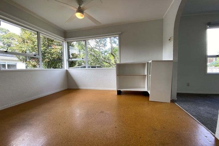 Photo of property in 24 Mirrabooka Avenue, Botany Downs, Auckland, 2010