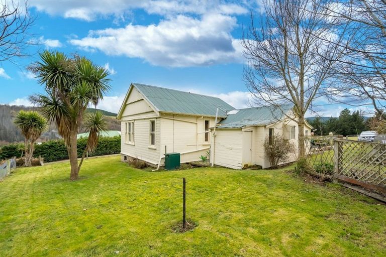 Photo of property in 10 Hill Street, Lawrence, 9532