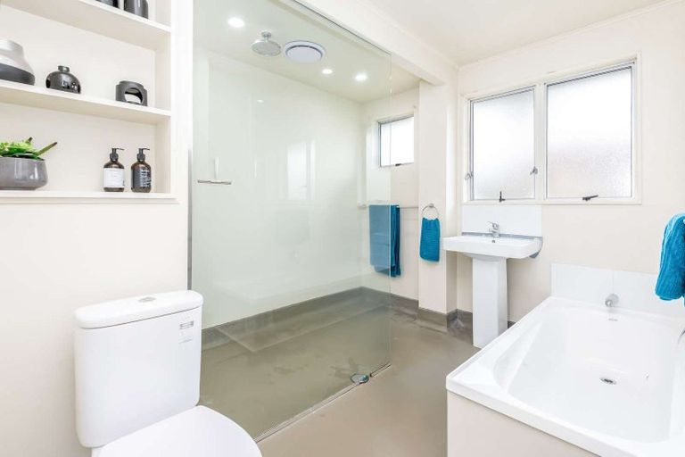 Photo of property in 135 Aviemore Drive, Highland Park, Auckland, 2010