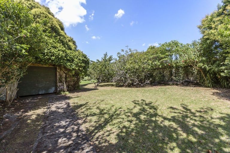 Photo of property in 17 Woodward Avenue, Mangere Bridge, Auckland, 2022