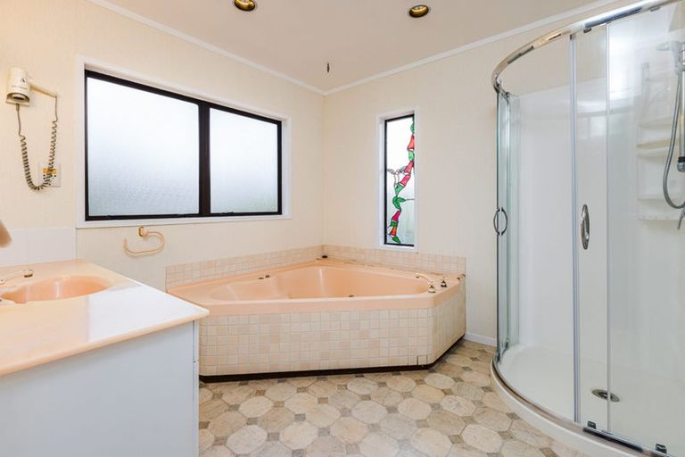 Photo of property in 10 Elrita Place, Conifer Grove, Takanini, 2112