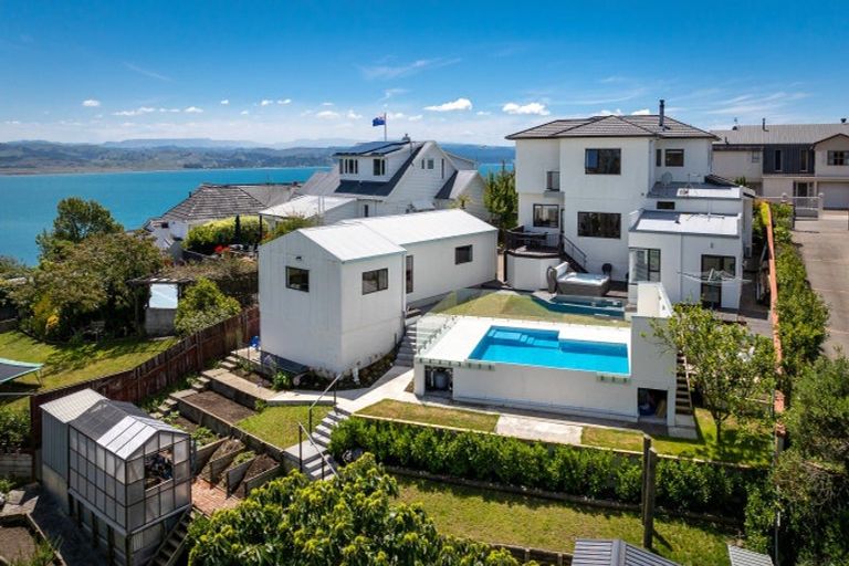 Photo of property in 125 Thompson Road, Bluff Hill, Napier, 4110