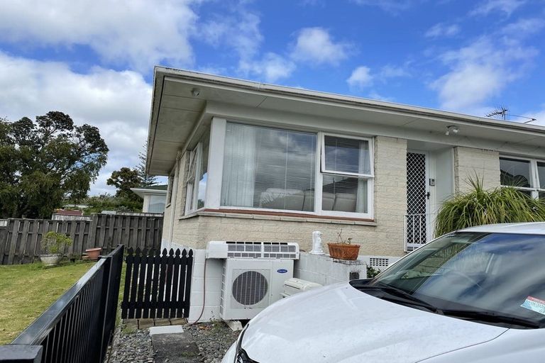 Photo of property in 2/17 Jenelin Road, Glendene, Auckland, 0602