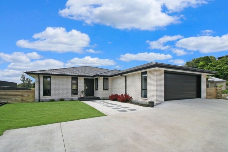 Photo of property in 15 Frederick Place, Whalers Gate, New Plymouth, 4310