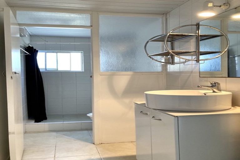 Photo of property in 17 Camrose Place, Glenfield, Auckland, 0629