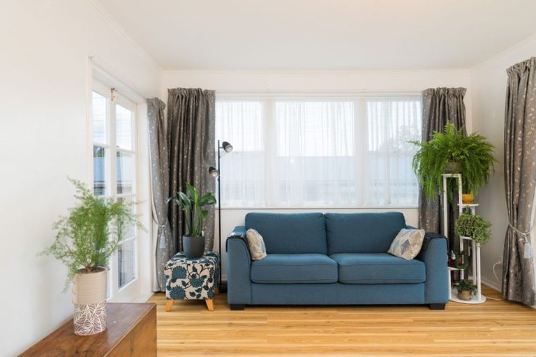 Photo of property in 7 Helena Street, Massey, Auckland, 0614