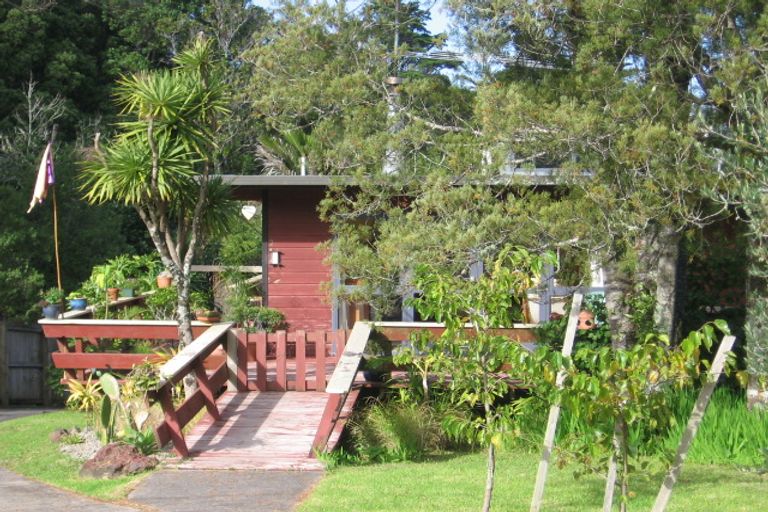 Photo of property in 2 Kauri Point Road, Laingholm, Auckland, 0604