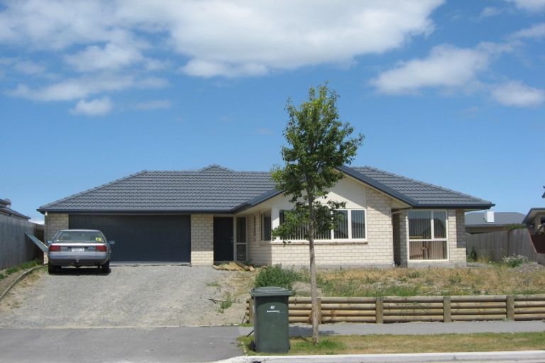 Photo of property in 19 Linkwater Way, Parklands, Christchurch, 8083