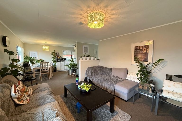 Photo of property in 1/23 Blacklock Avenue, Henderson, Auckland, 0612