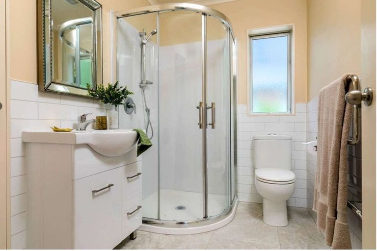 Photo of property in 4a Viridian Lane, Greenhithe, Auckland, 0632