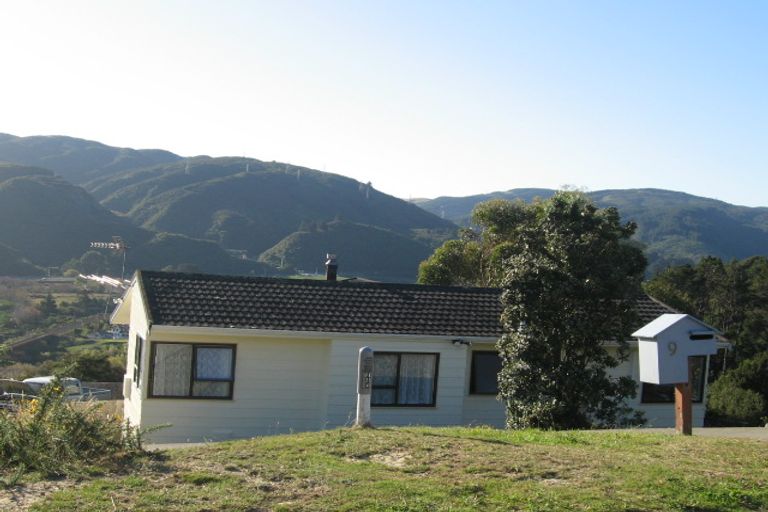 Photo of property in 9 Aldersgate Grove, Stokes Valley, Lower Hutt, 5019
