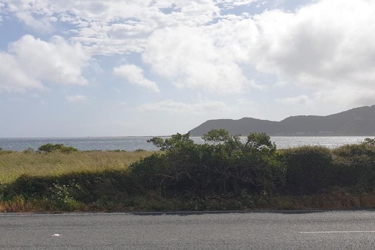 Photo of property in 39 Moa Point Road, Moa Point, Wellington, 6022