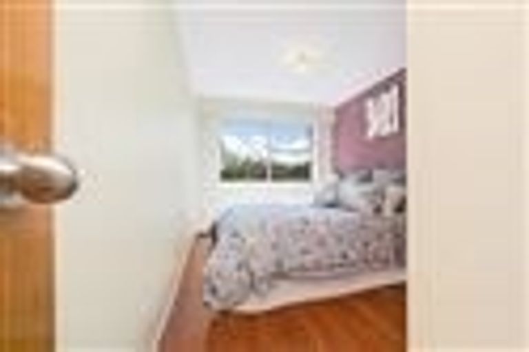 Photo of property in 1/17 Powrie Street, Glenfield, Auckland, 0629