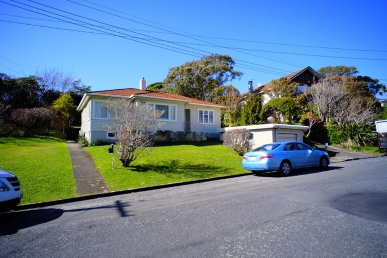 Photo of property in 3 Huia Street, Tawa, Wellington, 5028