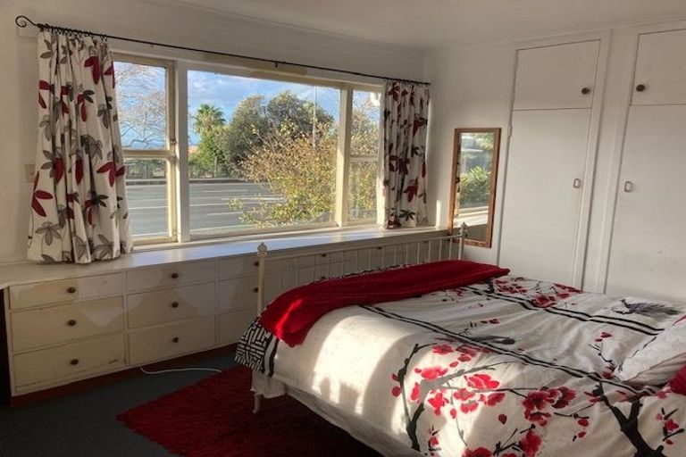 Photo of property in 552 East Coast Road, Windsor Park, Auckland, 0630