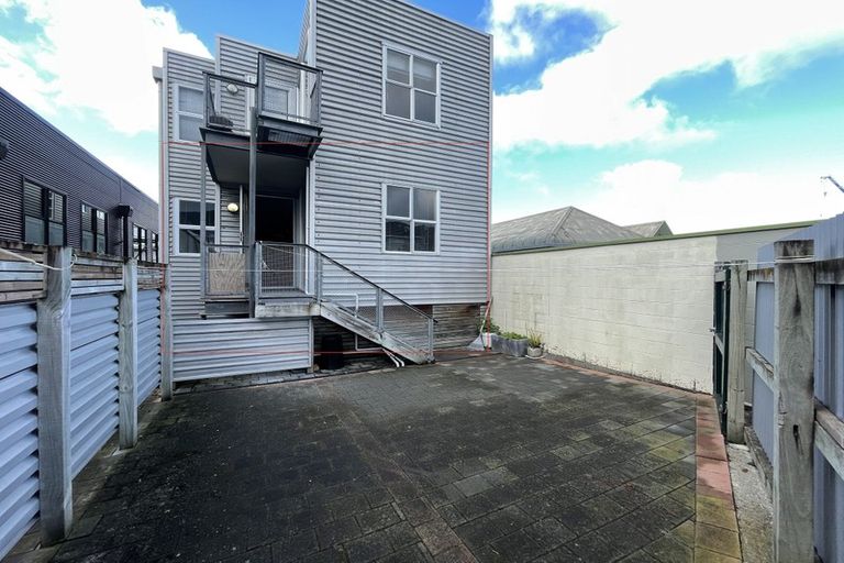 Photo of property in 98 Riddiford Street, Newtown, Wellington, 6021