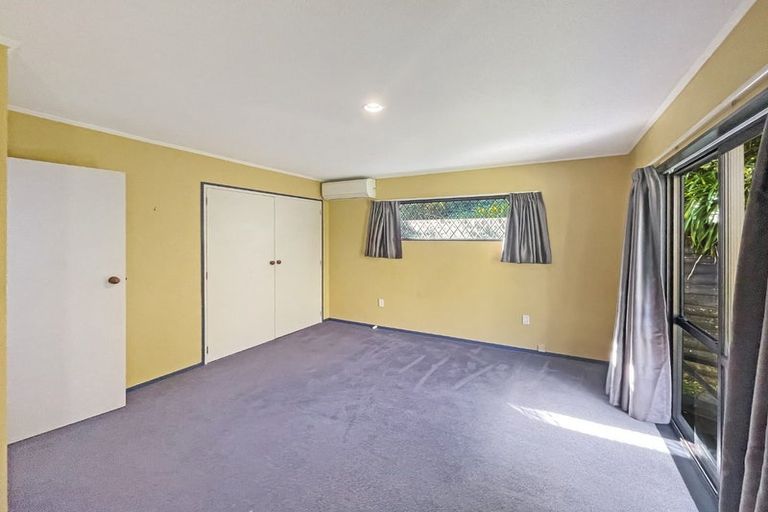 Photo of property in 2 Atahu Grove, Tirohanga, Lower Hutt, 5010