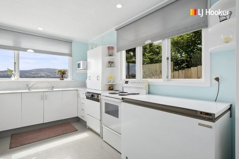 Photo of property in 121 Larnach Road, Vauxhall, Dunedin, 9013