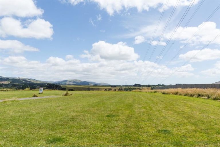 Photo of property in 12 Cyprus Place, Fitzherbert, Palmerston North, 4410