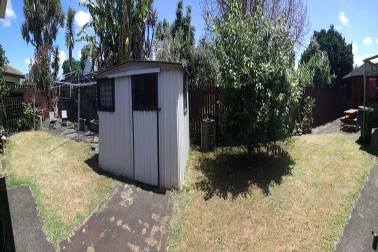 Photo of property in 4 Pettit Place, Manukau, Auckland, 2025