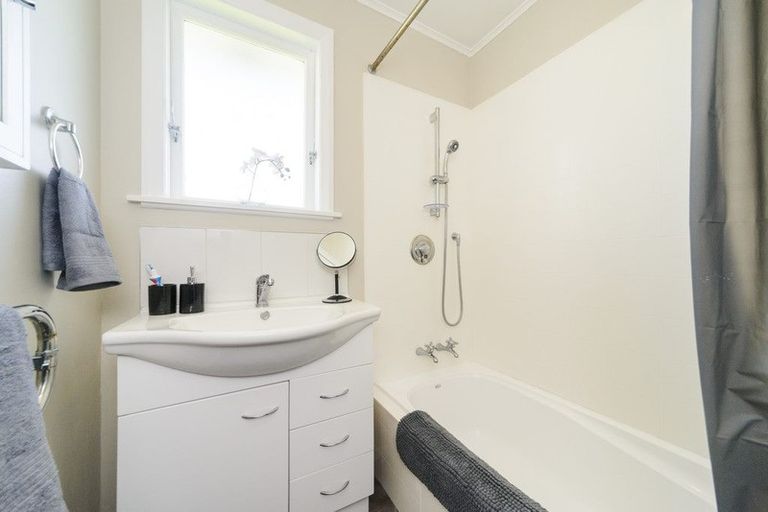 Photo of property in 43 Sutherland Crescent, Westbrook, Palmerston North, 4412