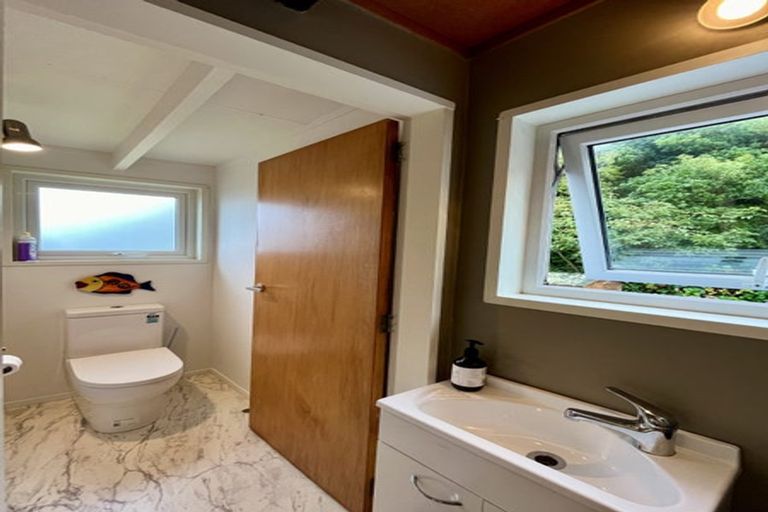 Photo of property in 35b Amapur Drive, Khandallah, Wellington, 6035