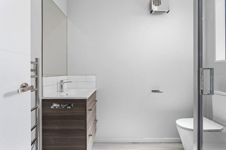 Photo of property in 21 Croydon Street, Woodend, 7610