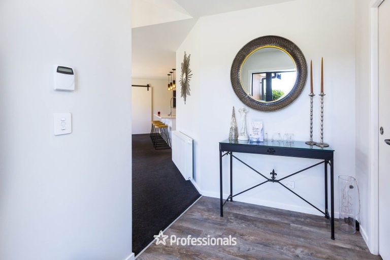 Photo of property in 8 Kerrigan Crescent, Wallaceville, Upper Hutt, 5018