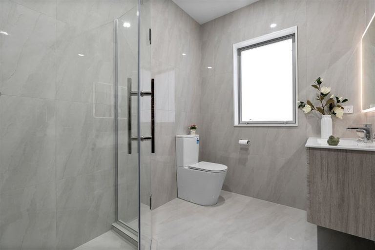 Photo of property in 16 Kilmacrennan Drive, Rosehill, Papakura, 2113