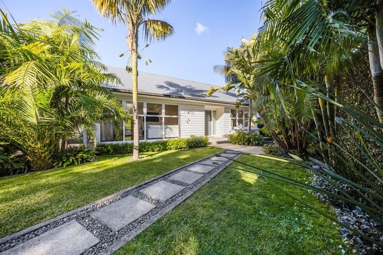 Photo of property in 58 Church Street, Devonport, Auckland, 0624