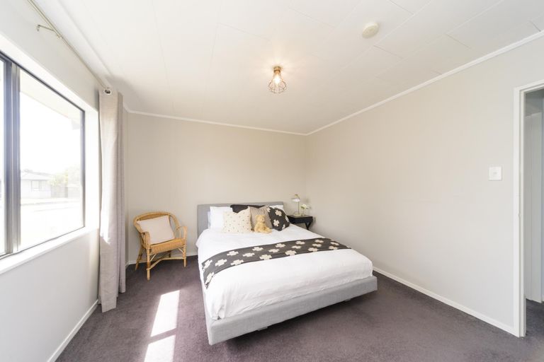 Photo of property in 73 Hillcrest Drive, Kelvin Grove, Palmerston North, 4414