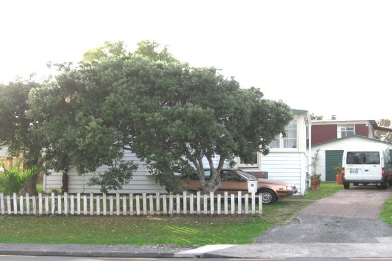 Photo of property in 38 Coniston Avenue, Te Atatu South, Auckland, 0610