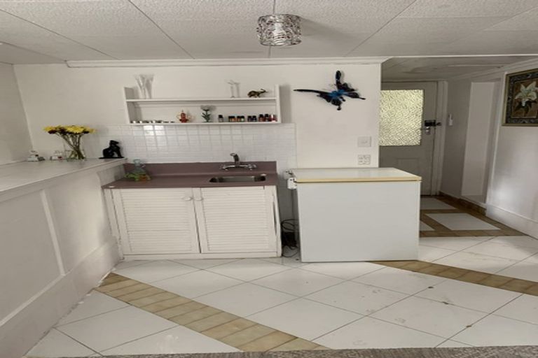 Photo of property in 54 Colchester Crescent, Newlands, Wellington, 6037