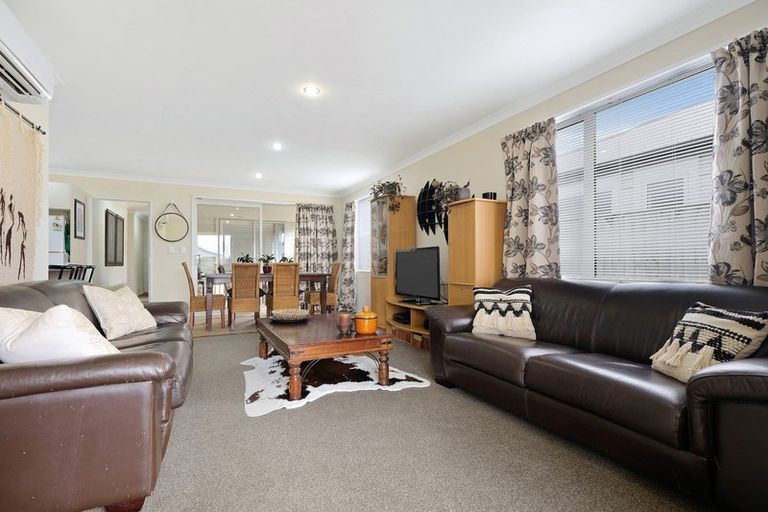 Photo of property in 19 Pounamu Place, Pegasus, 7612
