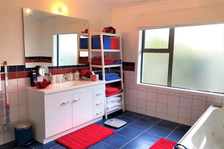 Photo of property in 68 Wilson Road, Balclutha, 9230