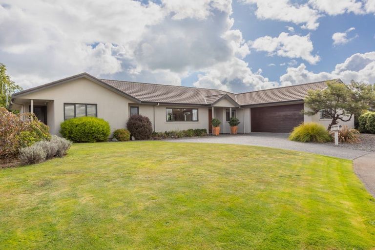 Photo of property in 11 Highgrove Place, Waipukurau, 4200