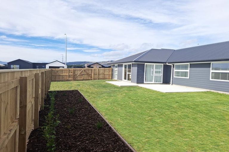 Photo of property in 69 Atlantic Drive, Fitzherbert, Palmerston North, 4410
