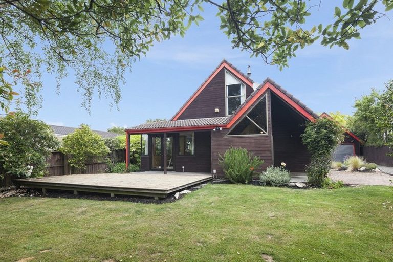 Photo of property in 31 Juniper Place, Burnside, Christchurch, 8053