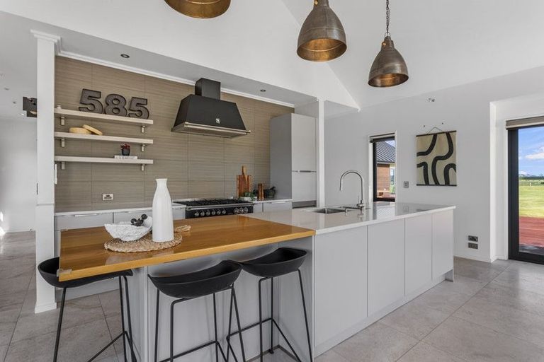 Photo of property in 585 Coutts Island Road, Coutts Island, Christchurch, 7670