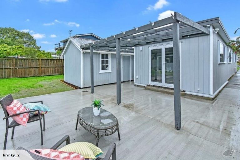 Photo of property in 4 Kawakawa-orere Road, Kawakawa Bay, Papakura, 2585