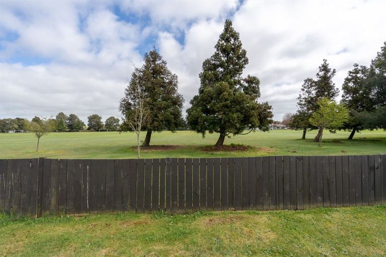 Photo of property in 19 Crescent Court, Melville, Hamilton, 3206