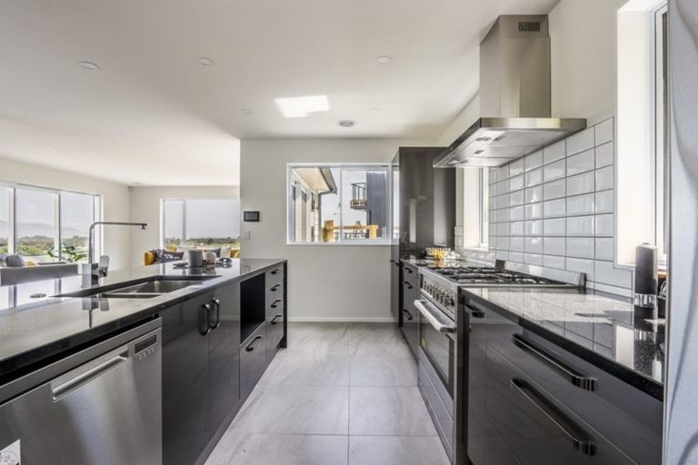 Photo of property in 103 Kakariki Grove, Waikanae, 5036