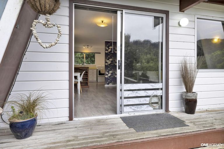 Photo of property in 45 Airlie Road, Plimmerton, Porirua, 5026
