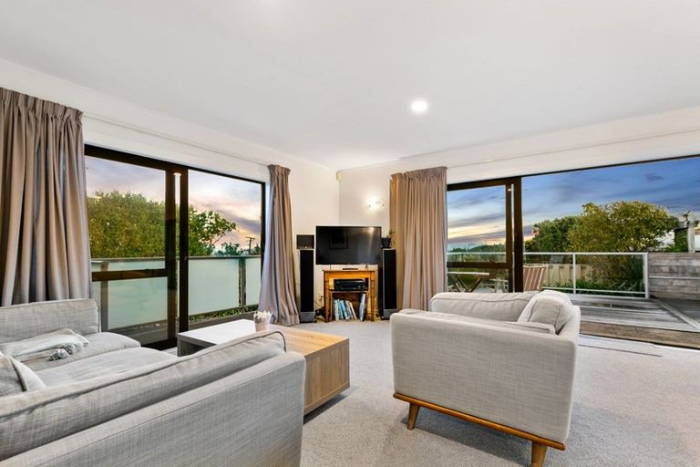 Photo of property in 1/67 Seaview Road, Castor Bay, Auckland, 0620