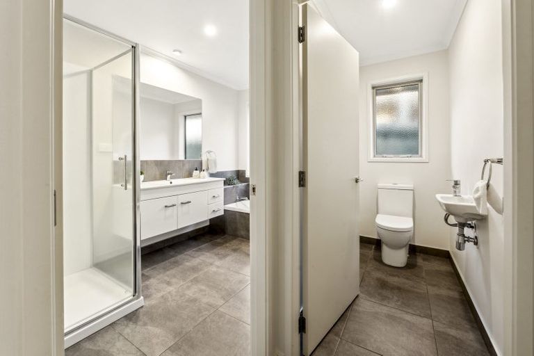 Photo of property in 31 Rochfort Crescent, Pyes Pa, Tauranga, 3112