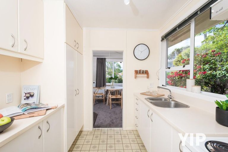 Photo of property in 8 Link Road, Newlands, Wellington, 6037