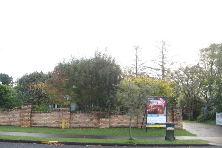 Photo of property in 18 Sale Street, Cockle Bay, Auckland, 2014