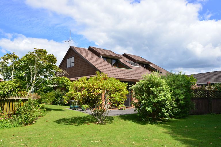 Photo of property in 48 Maygrove Drive, Orewa, 0931